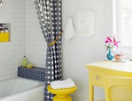 imagen El amarillo puede decorar tu baño