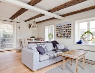 imagen Apartamento sueco en blanco y madera natural
