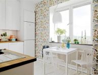 imagen Tendencia: papel pintado con motivos florales en la cocina